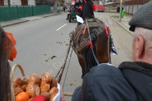 Gospodinele din comunitatea bulgară a Târgoviştei coc în această seară koncete pentru Paştele Cailor