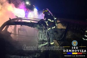 VOIA: Un autoturism a ars în întregime