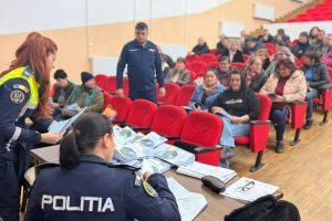 Broşuri de la Poliţie, aduse acasă de poştaşi