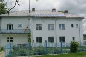 Bani publici pierduţi în vadul pârâului, la Căpreni! Consiliul Local a aprobat dezafectarea unei platforme construită fără avize