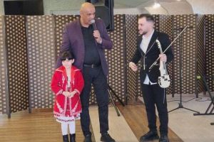 Peste 100 de concurenţi înscrişi la festivalul folcloric de mâine, de la Tismana