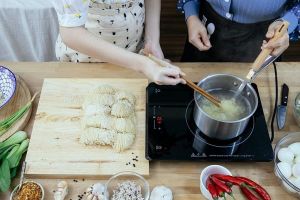 Cum alegi o oală pentru plita cu inducţie care să merite investiţia