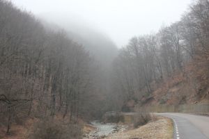 Nostalgii de iarnă – La mijloc de Făurar, revenire pe Dâlma Cucutelor din lumea carstului gorjean