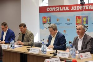 Ialomiţa: Încă zece microbuze electrice pentru transportul elevilor au fost transferate beneficiarilor