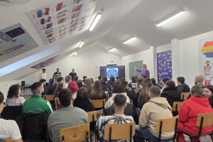 Brăneşti. Spaţiu al dialogului european, la Liceul Tehnologic ”Cezar Nicolau”. Peste 50 de tineri din patru ţări au dezbătut diferenţa dintre democraţia falsă şi democraţia  reală