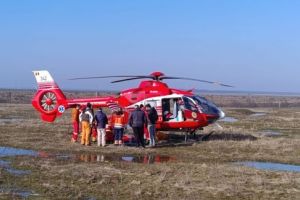 Accident cu ATV-ul pe un câmp mlăştinos din Olt. Conducătorul vehiculului, preluat de un elicopter SMURD şi transportat la Spitalul Craiova/ VIDEO+FOTO