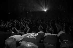 Premiera la concertul acustic Implant Pentru Refuz