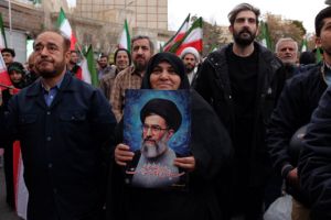 Reacţii contrastante în Iran după moartea lui Ali Khamenei: sărbătoare şi doliu în aceeaşi noapte