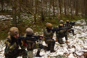 Nereguli la Ministerul Apărării: mii de angajaţi beneficiau de sporuri de anticorupţie