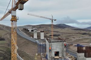 Lucrări deblocate pentru un tronson important de pe autostrada Sibiu – Piteşti: Guvernul a emis un OUG