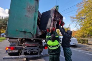 Martie 2026: Soma colectează deşeurile voluminoase, inclusiv a cele electrice şi electronice, în zonele de blocuri din Sibiu. Program şi puncte de ridicare