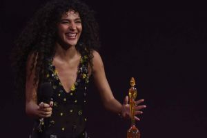 Olivia Dean, regina Brit Awards: patru trofee într-o singură seară şi triumf categoric la Manchester