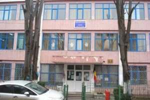 Ținuti in frig la prima ora: Elevii de la Școala nr. 36 din Constanta anuntati ca trebuie sa isi faca nevoile acasa pentru ca nu li se permite accesul in institutie 