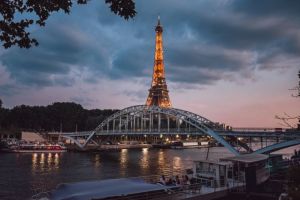 Franta este pregatita sa participe“ la apararea tarilor din Golf si a Iordaniei