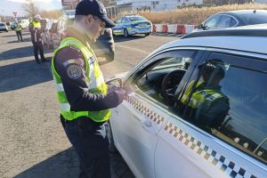 Aproape o mie de amenzi şi zeci de permise reţinute în weekend la Sibiu