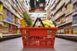 Se scumpesc alimentele chiar din această lună