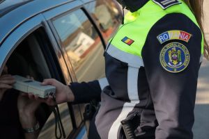 Amenzi de peste 37.000 lei pentru şoferi, biciclişti şi conducători de trotinete