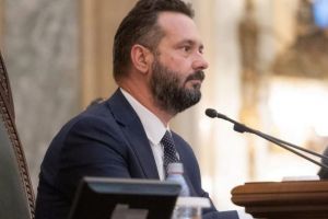 Mihai Coteţ cere echilibru în stabilirea taxelor pentru locurile de veci din Piteşti