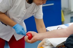„Avem nevoie disperată!”. Apel al Centrului de Transfuzie Sanguină din Oradea, unde stocurile de sânge cu Rh negativ sunt la limita epuizării