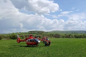 Intervenţie cu un elicopter SMURD după un accident petrecut pe DN16, în judeţul Mureş
