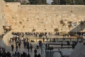 Zeci de pelerini din România, blocaţi din cauza războiului în Israel: au fost evacuaţi cu autocarele