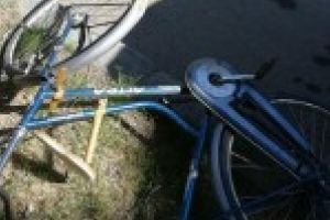 GALERIE FOTO: Un biciclist a ajuns la spital dupa ce a fost lovit de trei masini