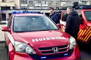 FOTO. Salvamont Satu Mare primeşte un autoturism 4×4 pentru intervenţii rapide în munţi, graţie unei donaţii din Austria