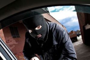 Poliţia din Prahova şi Giurgiu a descoperit o reţea de hoţi care folosea metoda ”înţepare de roţi”