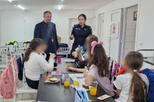 FOTO: Politistii din Constanta desfasoara activitati preventive pentru copii si tinere mame la inceput de primavara