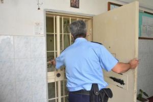 Tânăr de 33 de ani dus sub escortă în Penitenciarul Botoşani. Ionuţ va sta aproape doi ani în puşcărie