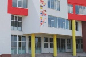 Expoziţie de pictură dedicată Zilei Internaţionale a Femeii la Palatul Copiilor Slatina