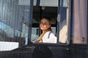 Maria Birda-Ha: Femeia care arată fetiţelor că pot conduce orice vis