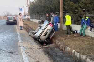 ACUM Maşină răsturnată în zona Grifon, Focşani