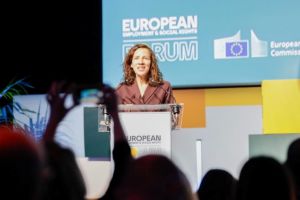 Roxana Mînzatu: Primele pentru cadrele didactice, aprobate de Comisia Europeană. Câţi profesori primesc câte 1.500 de lei