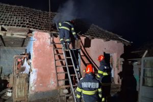 Incendiu de natură electrică la o gospodărie din Bihor. Recomandările pompierilor (VIDEO)