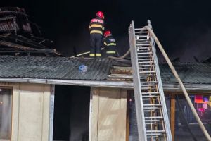 Incendiu puternic la o locuinţă din Cilibia. Flăcările au cuprins o casă de 250 de metri pătraţi