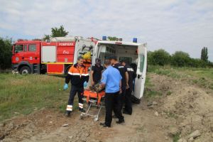 Slobozia: Bărbat salvat de pompieri dintr-un canal colector