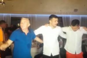 Imagini de la petrecerea CFR Cluj: ”Toţi steliştii au o rană, CFR e campioană” - VIDEO