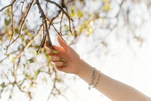 Topul bijuteriilor iconice – ce brăţări din aur au devenit deja clasicele noii generaţii