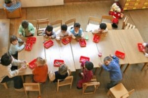 Criteriile pentru înscrierea la grădiniţă NU pot include liste de preînscrieri. Dosarele se depun de luni, 21 mai