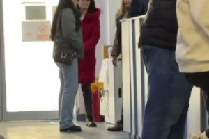 Anchetă a poliţiei după ce un elev din Botoşani a murit. Băiatul se prăbuşise sub ochii colegilor