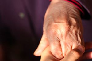 Primaria Constanta incepe plata premiilor aniversare pentru varstnici