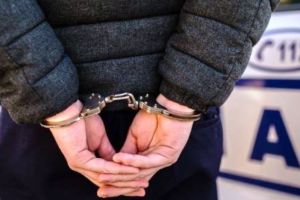 Bărbat din Țifeşti, reţinut pentru violenţă în familie după ce şi-ar fi agresat soţia şi fiica minoră