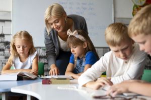 Demisii în bloc în învăţământ: sute de dascăli au plecat de la catedre