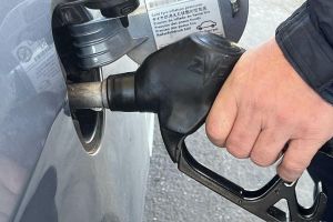 Benzina şi motorina, mai scumpe şi în Oradea după izbucnirea războiului din Iran. Noile preţuri la pompă