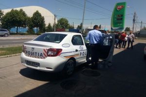 Ca-n Vestul Salbatic! O masina a fost furata dintr-o benzinarie din Ploiesti
