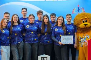 FOTO/VIDEO. Robotica aduce mândrie la Satu Mare: Elevii de la Colegiul Slavici, printre cei mai buni din ţară. Au nevoie de sprijin pentru etapa naţională