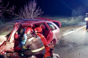 Accident grav cu două victime încarcerate în această seară