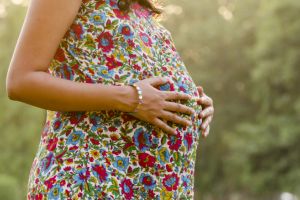 Fenomenul mamelor minore persistă în Gorj. DGASPC monitorizează zeci de cazuri