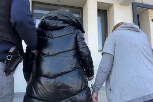 Decizia magistraţilor pentru târgujiencele reţinute după ce au furat produse de înfrumuseţare